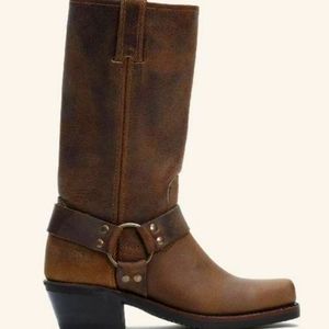 Frye Harness 12r tan oiled leather women's boot, like new